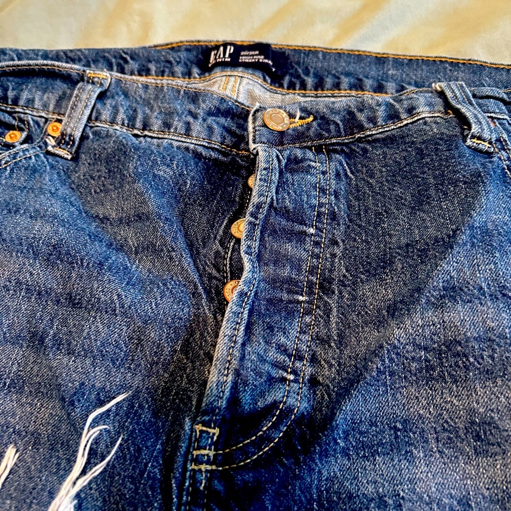 Button fly, high rise, cheeky straight jeans